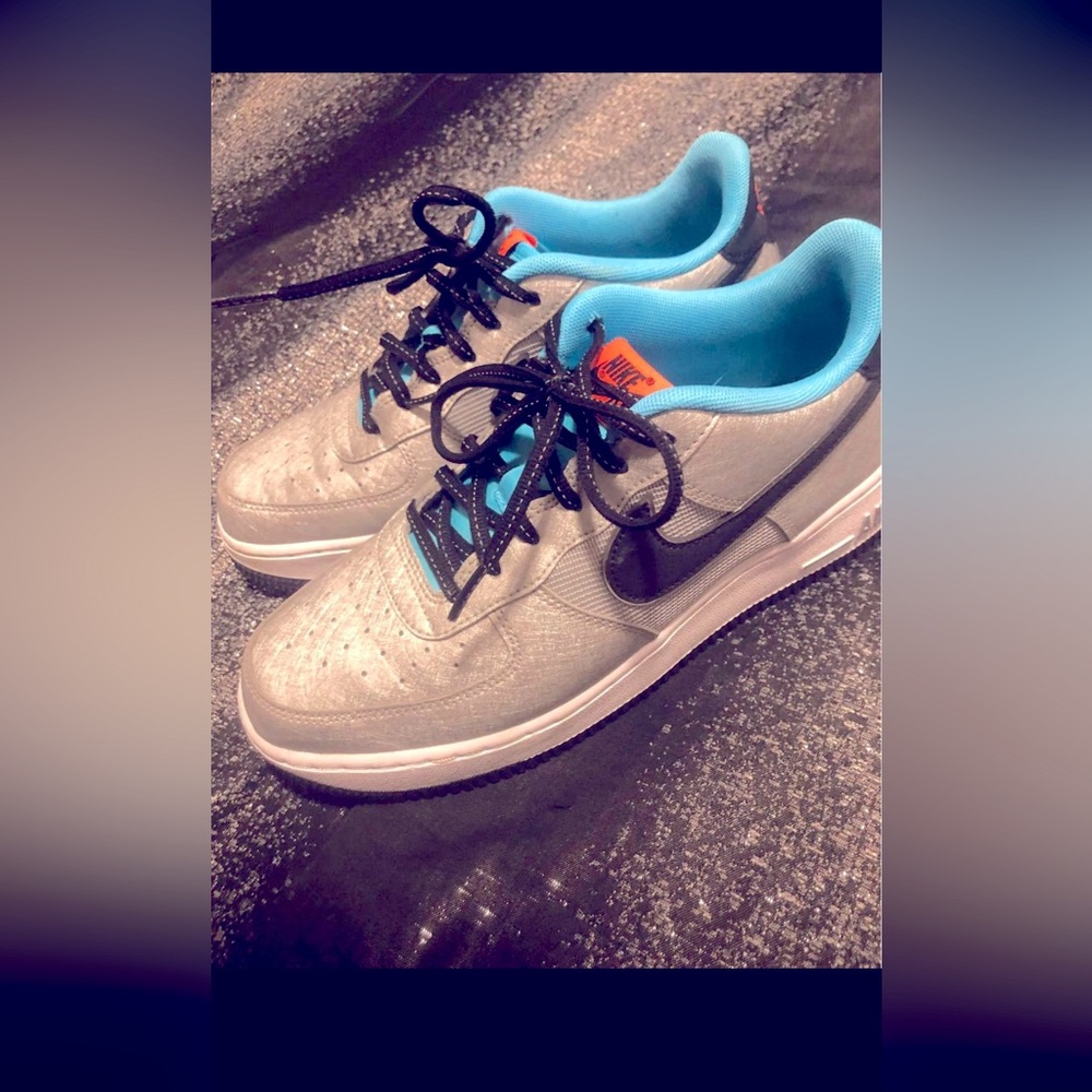 Size 7Y (9 WOMENS) Air Force Ones. Great Condition!